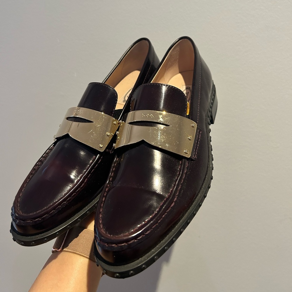 Authentic Tod’s Burgundy Leather Loafers Gold Hardware Women size 39 - Picture 4 of 6